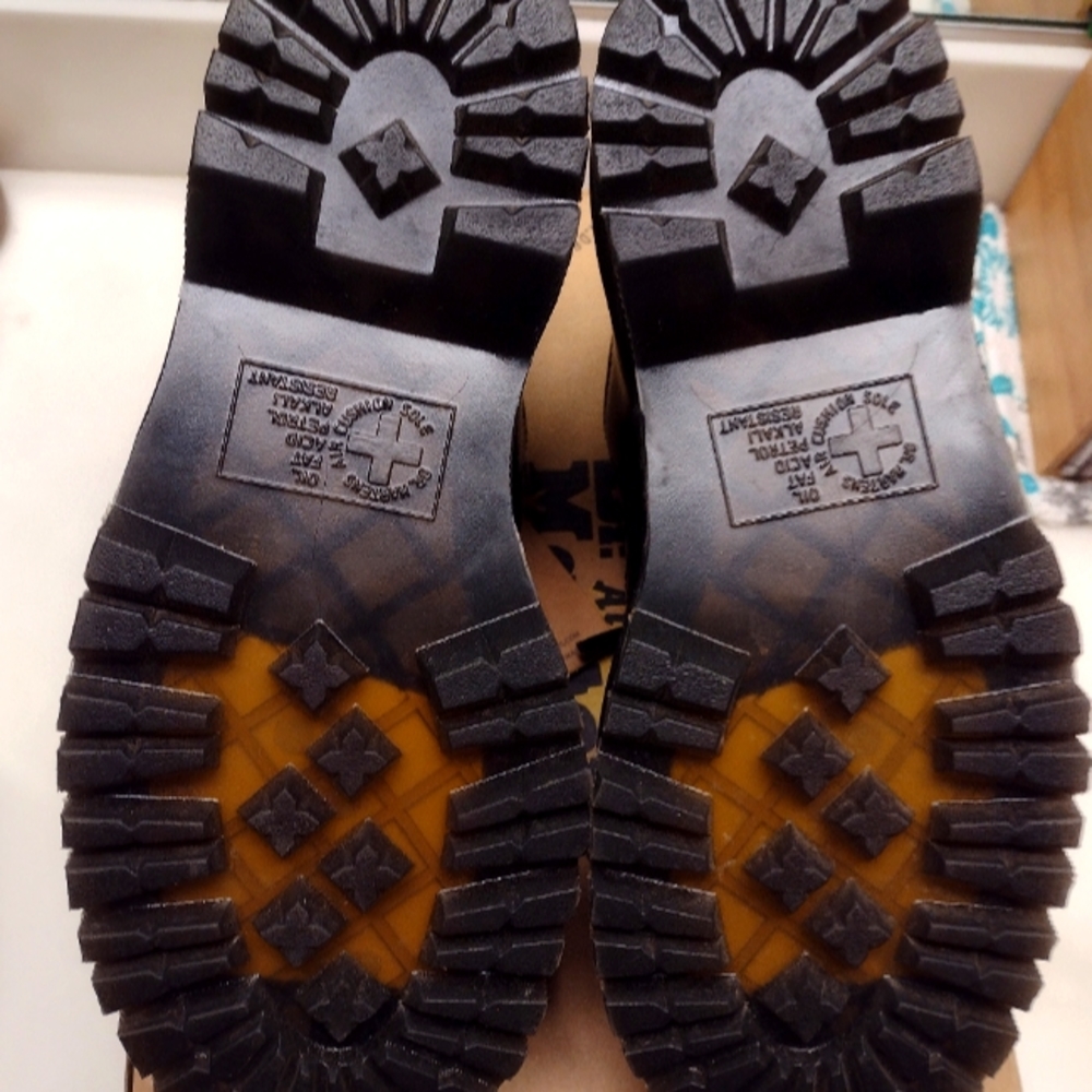Dr. Martens Holly Platforms SIZE 6
